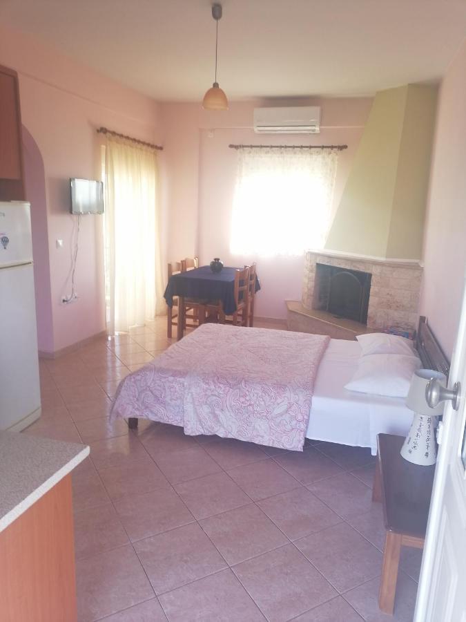 Mina Apartments Zacharo Buitenkant foto